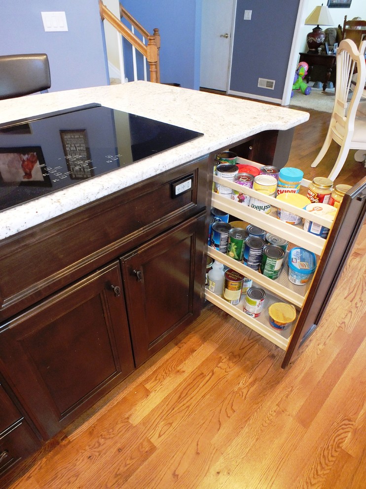 Example of a transitional kitchen design in Cincinnati