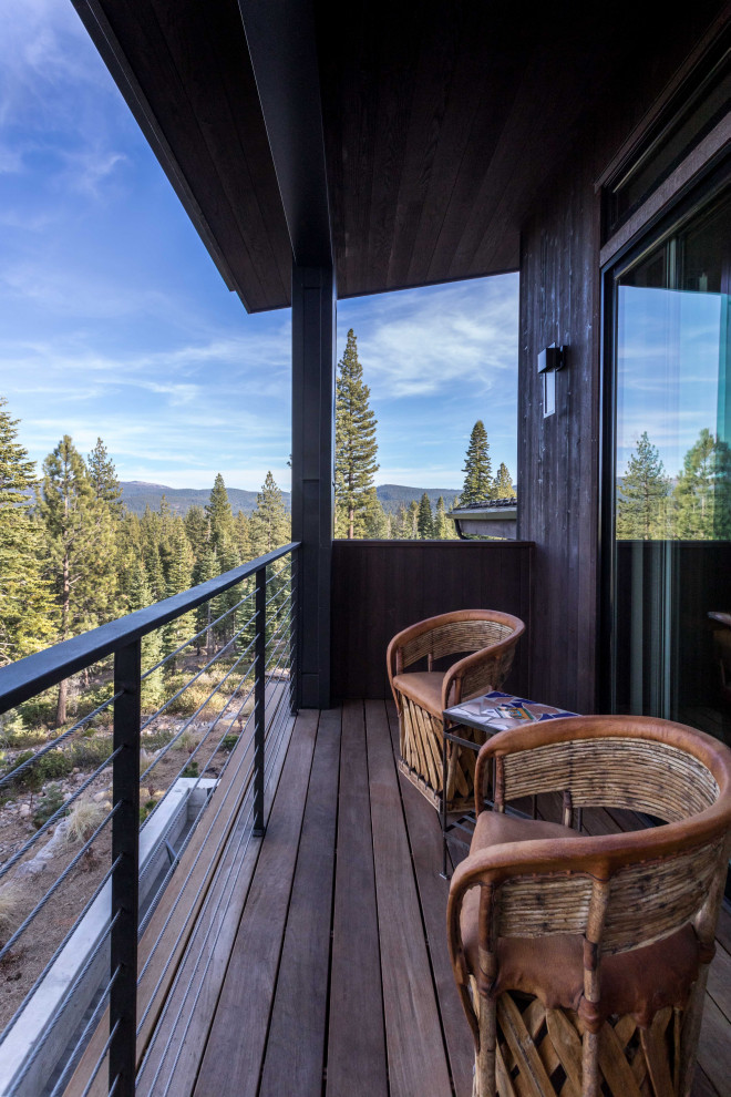 Balcony - mid-sized modern cable railing balcony idea in Sacramento with a roof extension