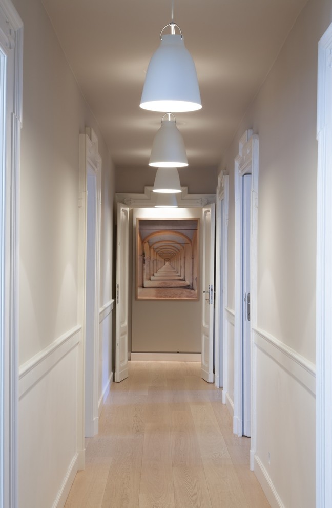 Design ideas for a traditional hallway in Milan.