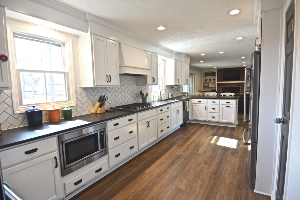 Example of a transitional kitchen design in Indianapolis