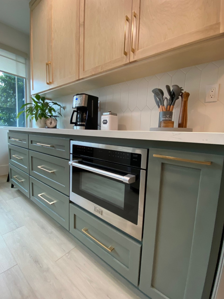 Folsom- Upscale Transitional Kitchen