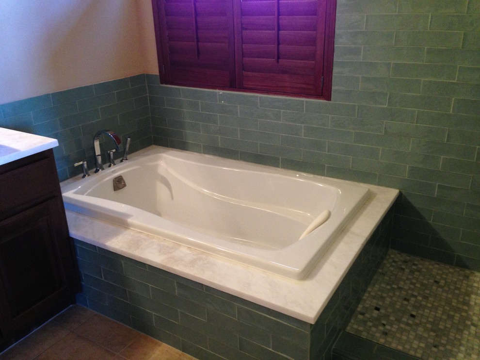 Inspiration for a rustic bathroom remodel in Austin