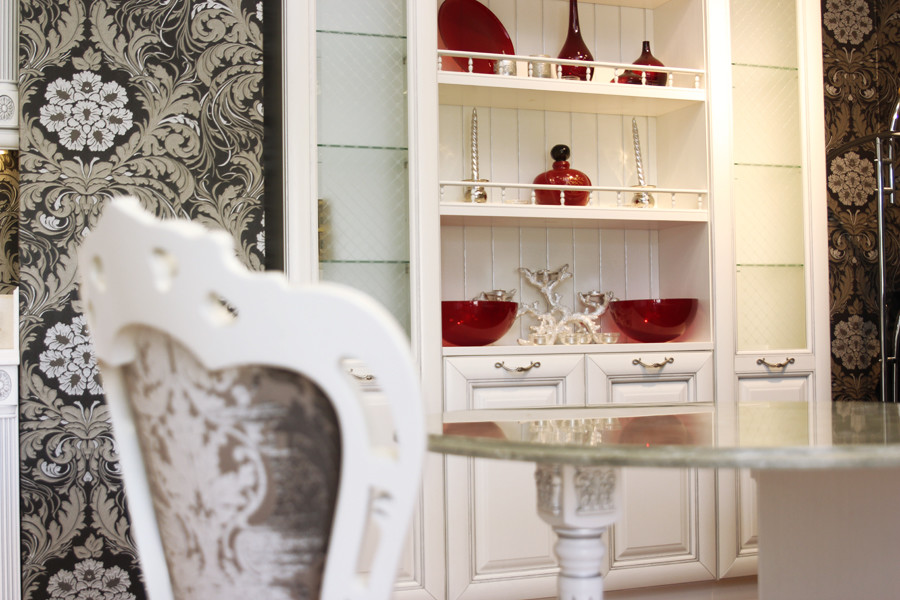 Белая кухня в викторианском стиле (реализованный проект)