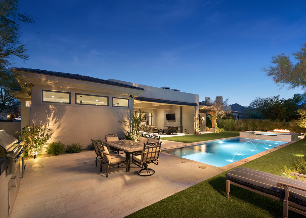 Inspiration for a transitional pool remodel in Phoenix