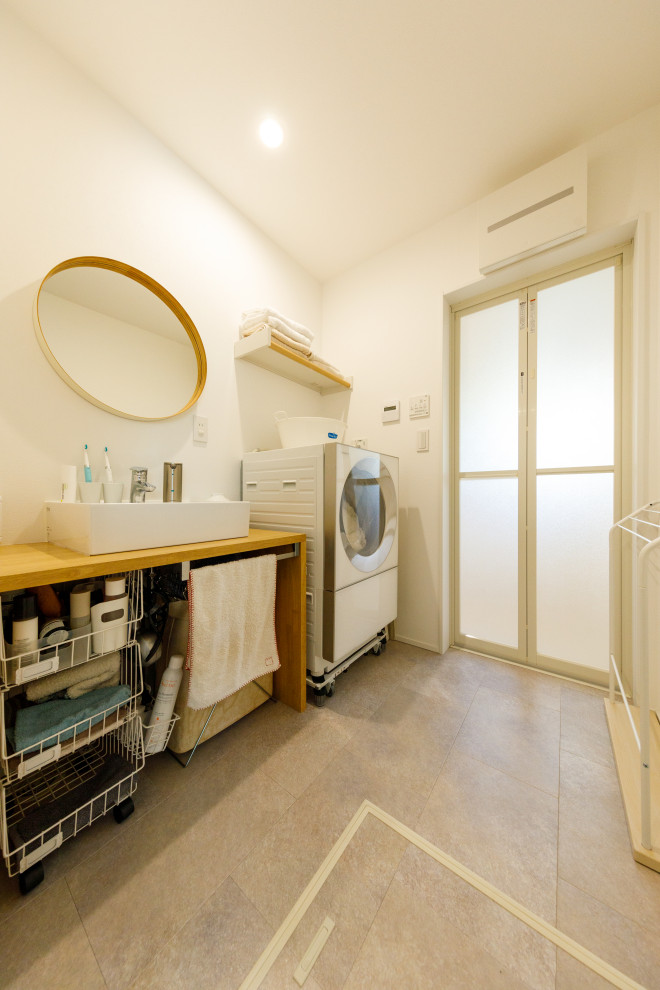 This is an example of an industrial laundry room in Tokyo.
