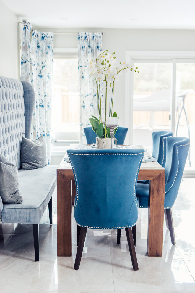 Inspiration for a transitional home design remodel in Toronto