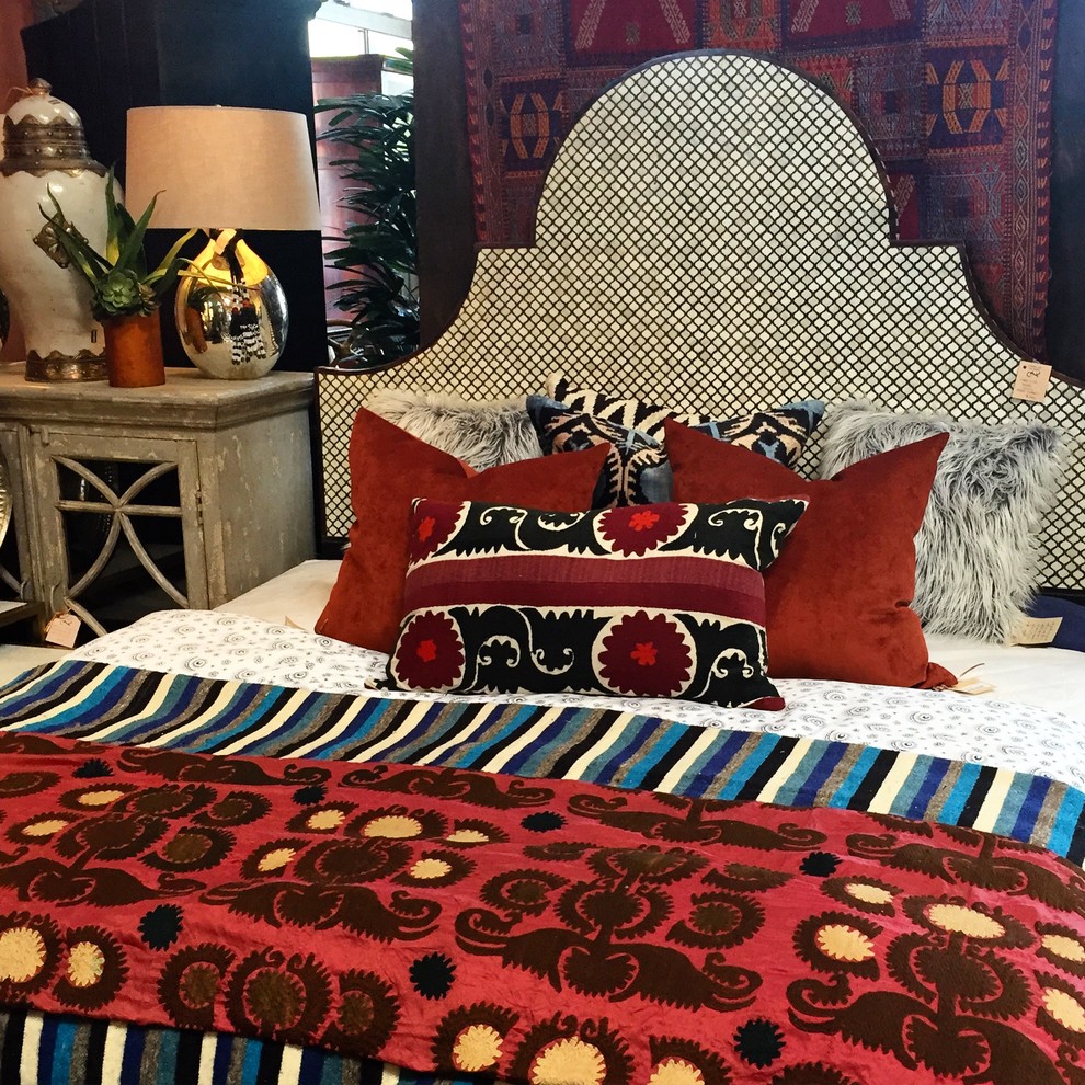 Example of an eclectic home design design in Phoenix