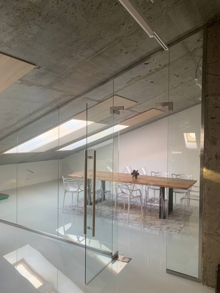 Стеклянная перегородка