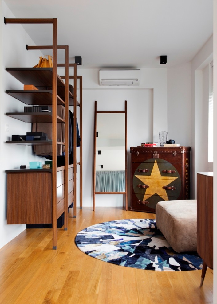 Small contemporary bedroom in Singapore.