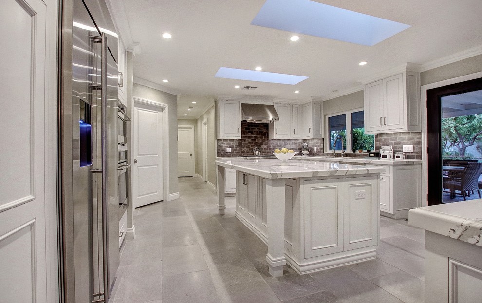 Transitional kitchen photo in Phoenix