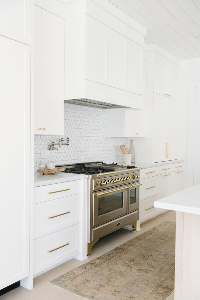 Kitchen - transitional kitchen idea in San Francisco