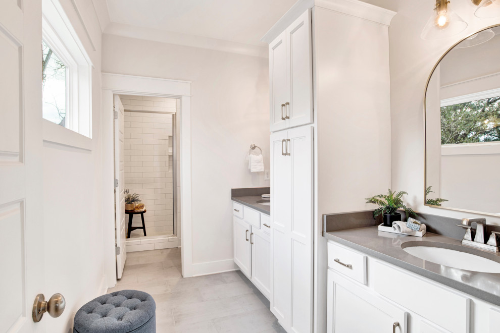 Bathroom - transitional bathroom idea
