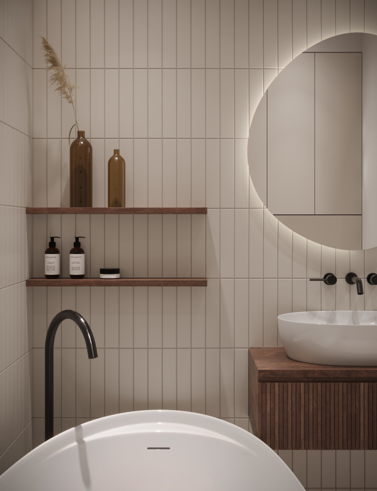 Idéer för ett litet minimalistiskt en-suite badrum, med luckor med upphöjd panel, skåp i mörkt trä, ett fristående badkar, en vägghängd toalettstol, beige kakel, keramikplattor, beige väggar, cementgolv, ett undermonterad handfat och beiget golv