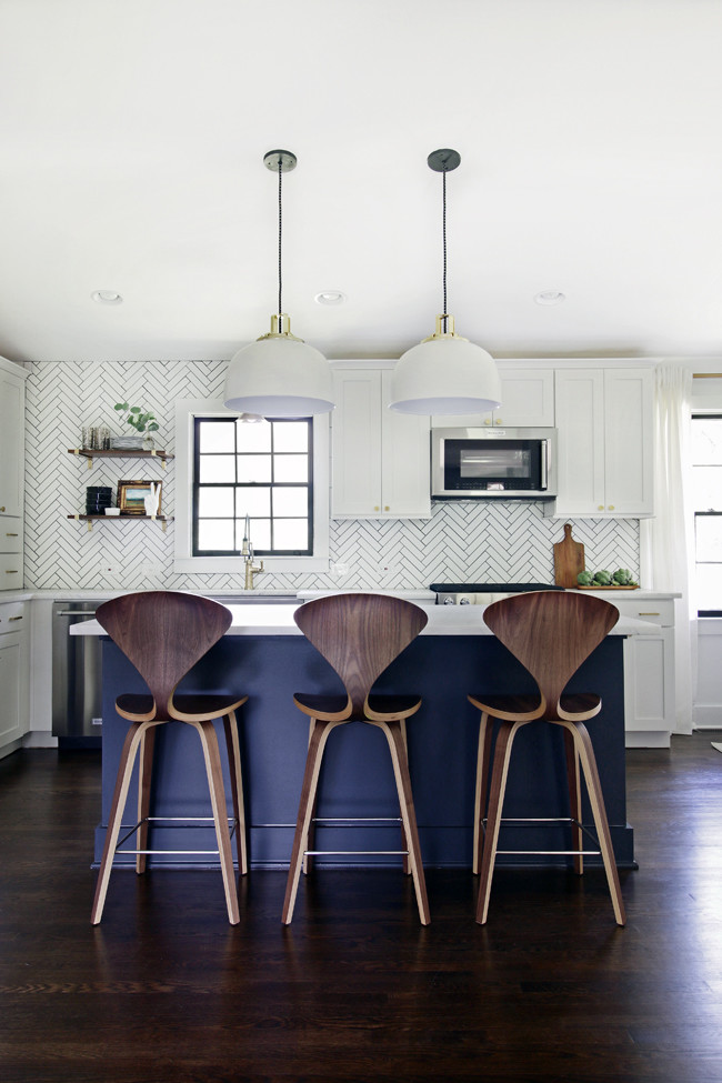 Inspiration for a transitional home design remodel in Atlanta