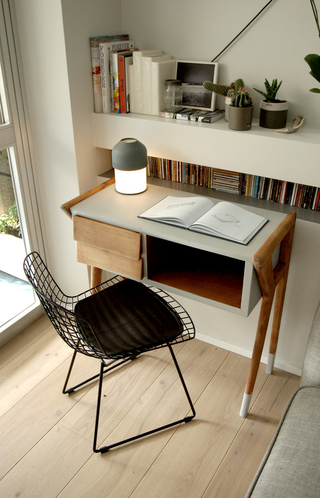Inspiration for a scandinavian home office in Milan.