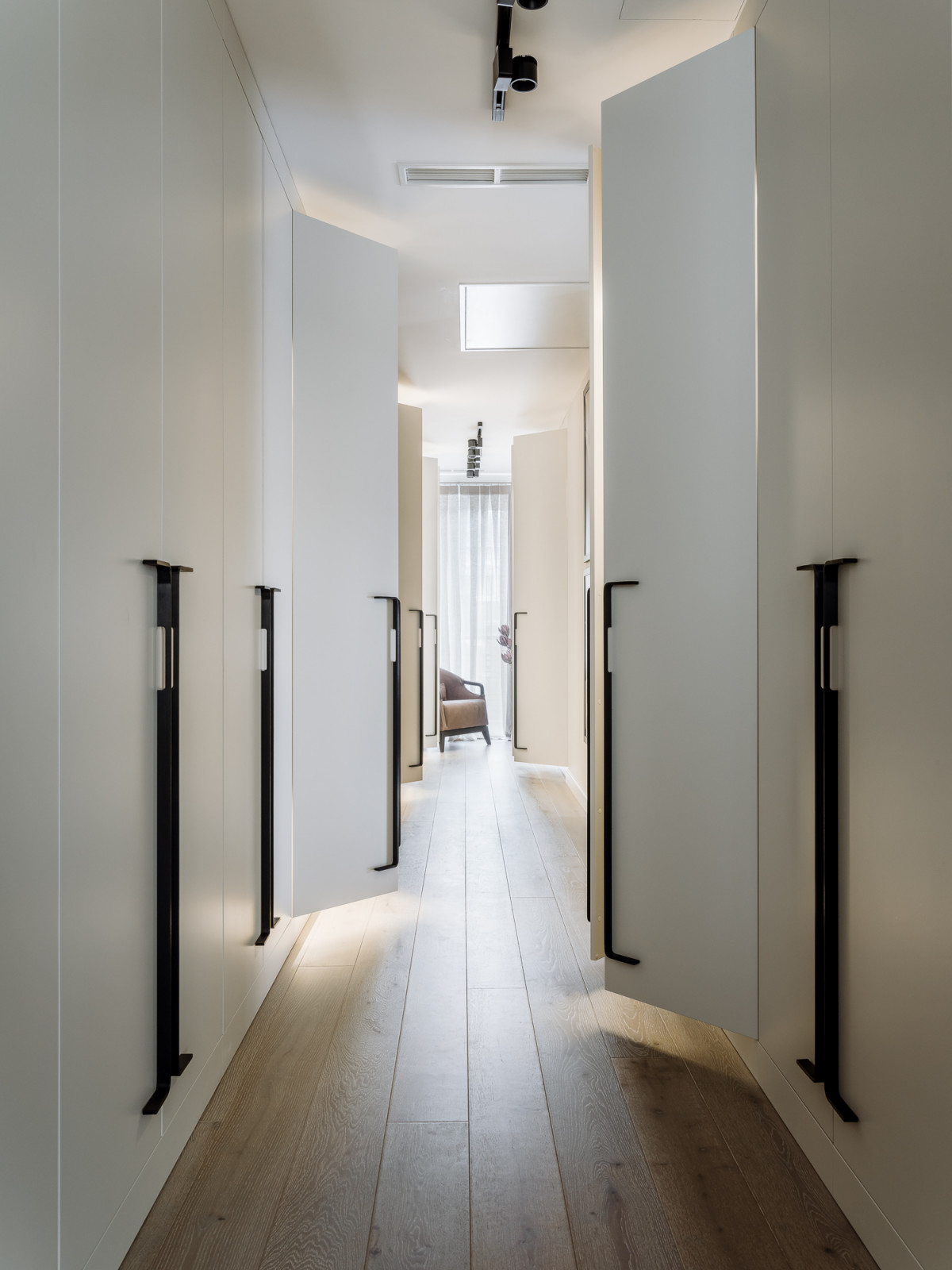 Гардеробные, камин, двери и премиум мебель / ГОРКИ-8