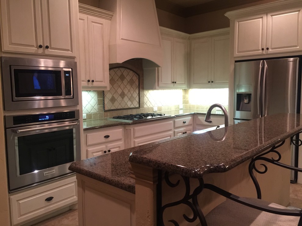 Kitchen - kitchen idea in Dallas
