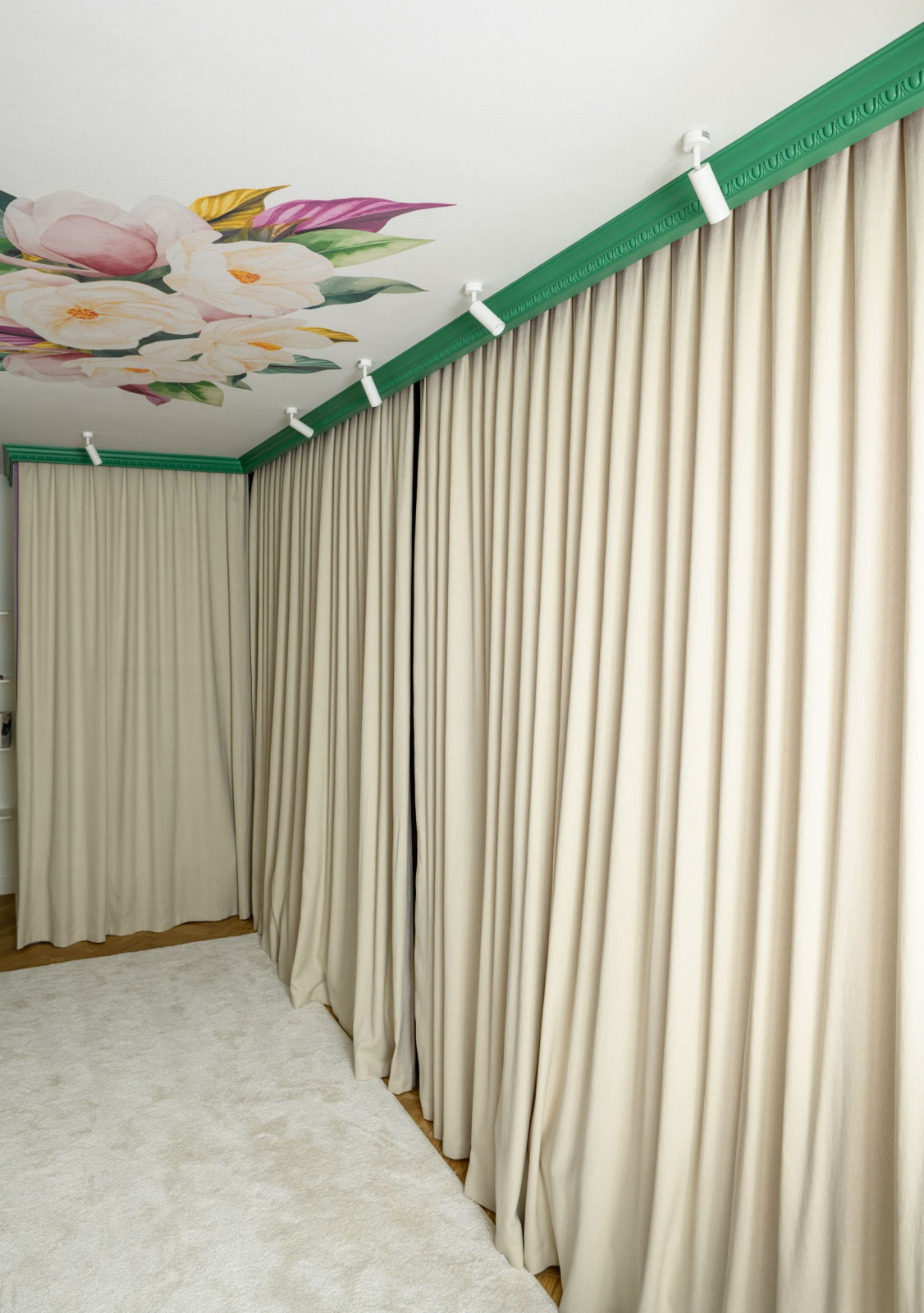 Квартирный вопрос - цветущая магнолия