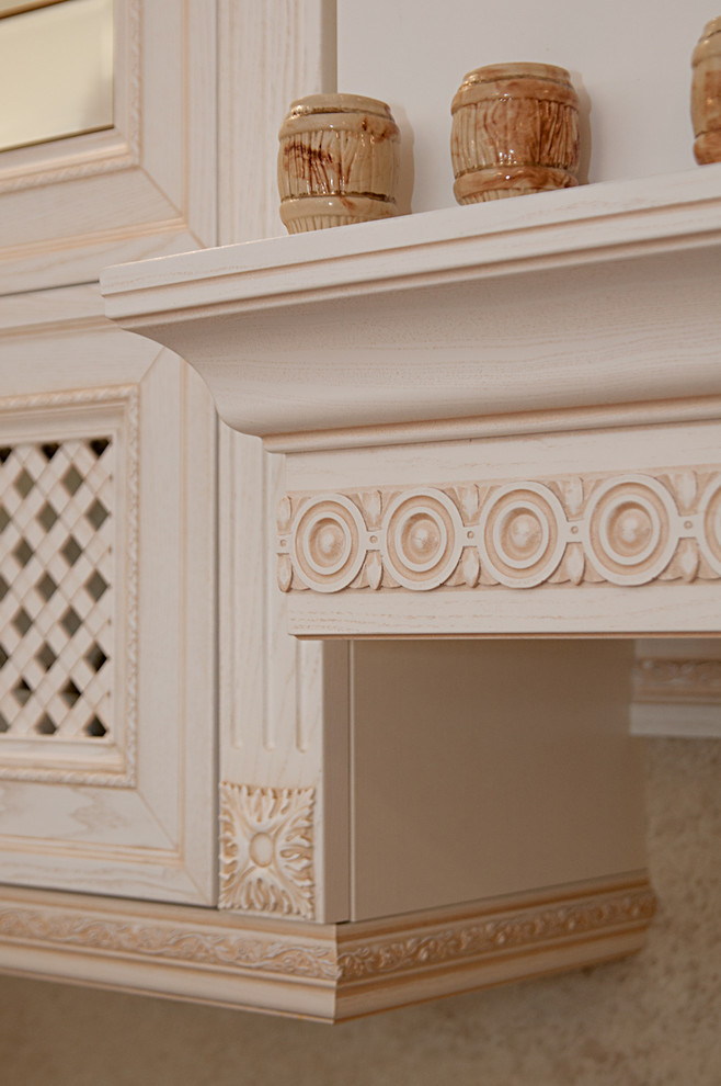 Изящный классический кухонный гарнитур