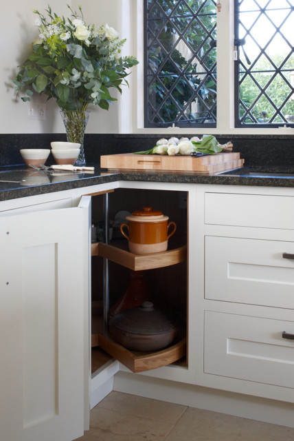 Foolproof Storage Solutions For Corner, How To Arrange Corner Kitchen Cabinets