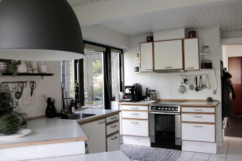 Inspiration for a scandinavian kitchen in Esbjerg.