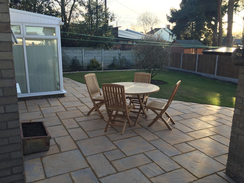 This is an example of a traditional patio in Oxfordshire.