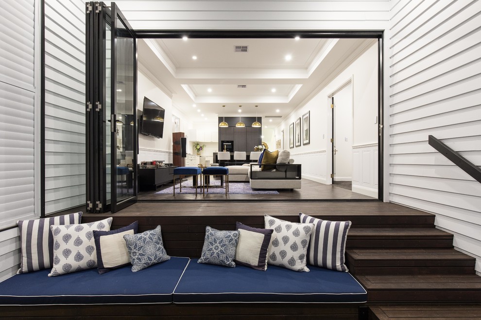 Photo of a contemporary deck in Brisbane.