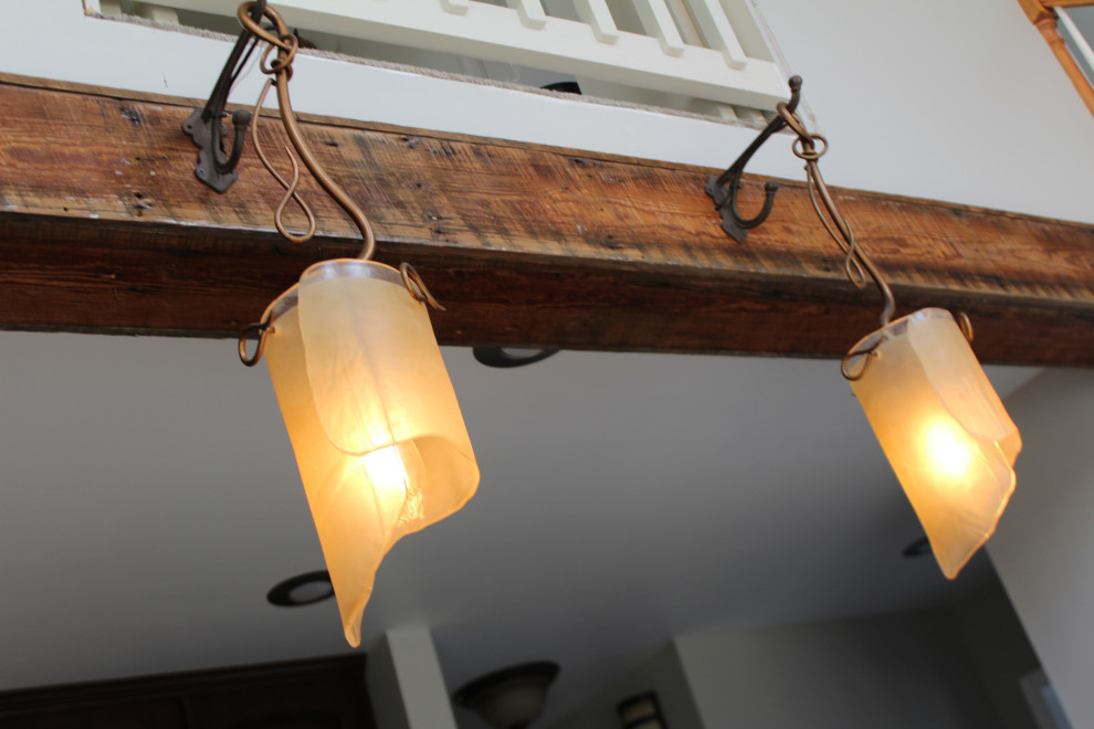 Kitchen - rustic kitchen idea in Richmond