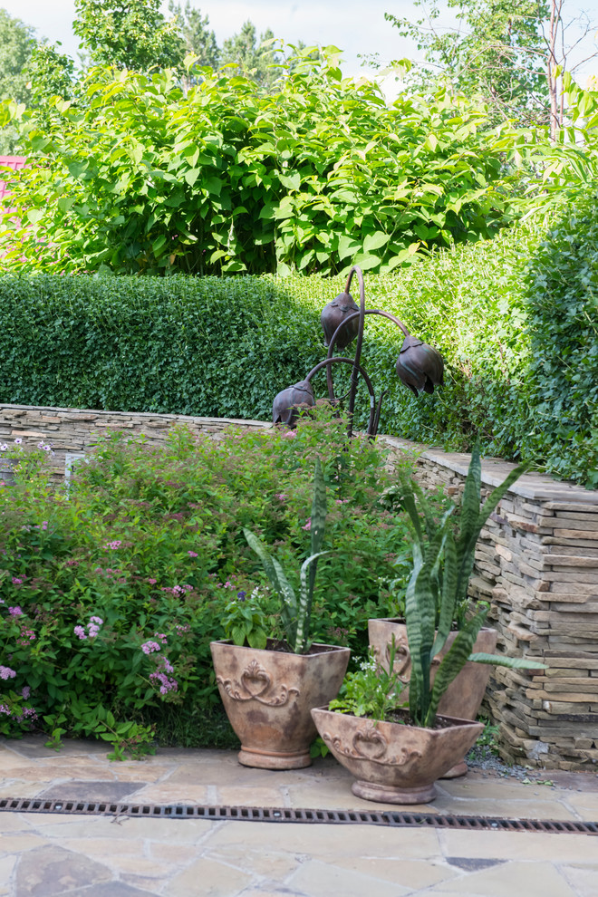 Маленький сад в пригороде