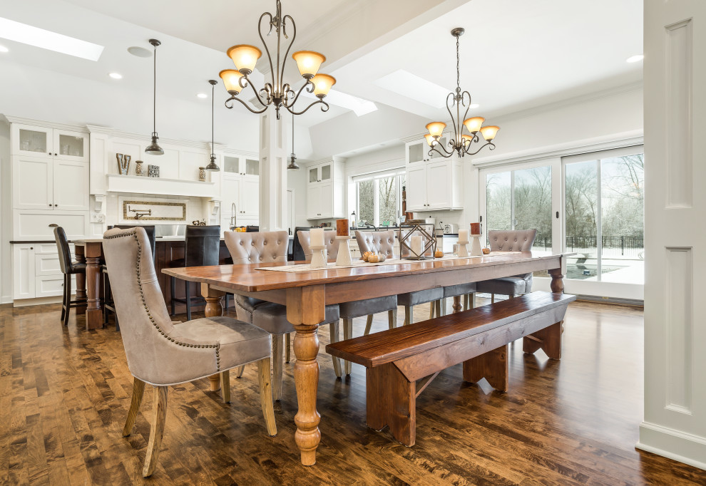 Dining room - transitional dining room idea in Chicago