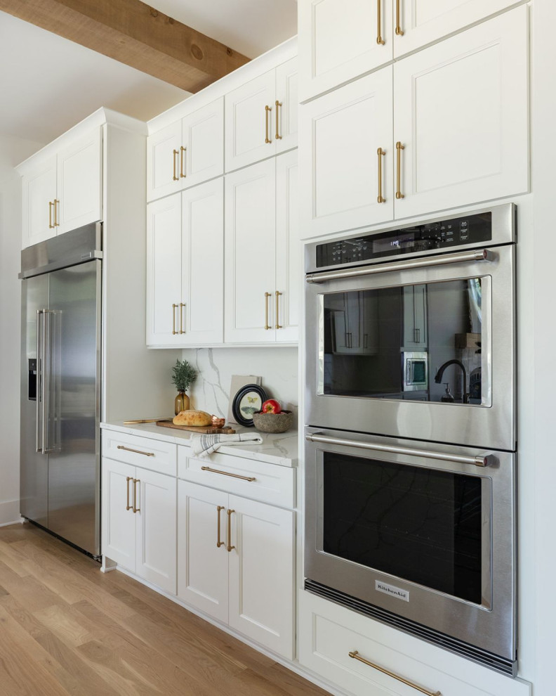 Kitchen - transitional kitchen idea in Atlanta with stainless steel appliances