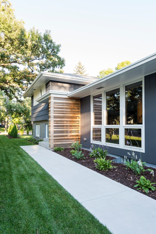 Entryway - transitional entryway idea in Minneapolis