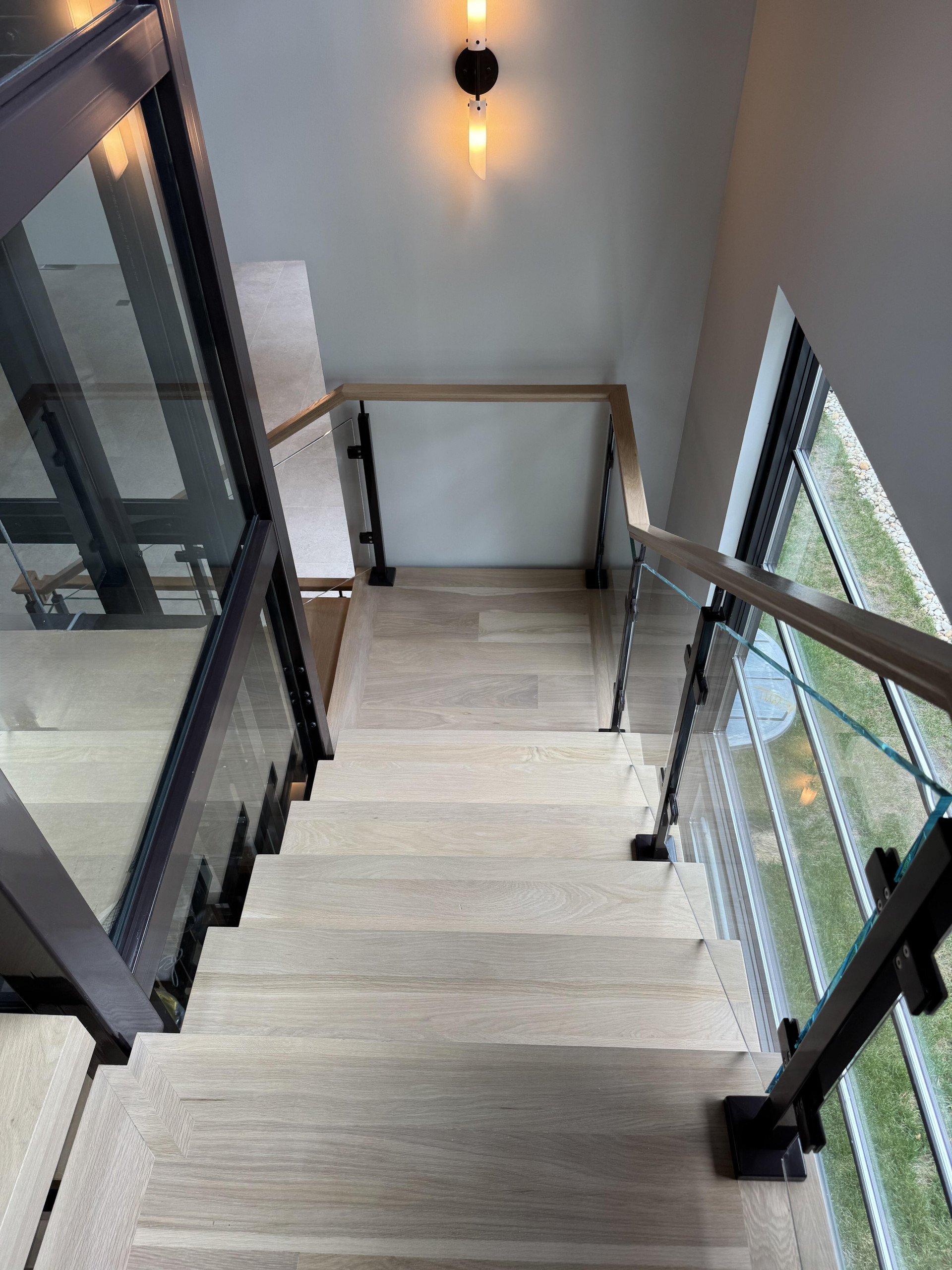 136_Modern Mono-Beam Encircling Glass Elevator, Bethesda, MD 20814