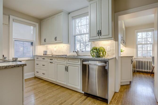 Inspiration for a transitional kitchen remodel in Toronto