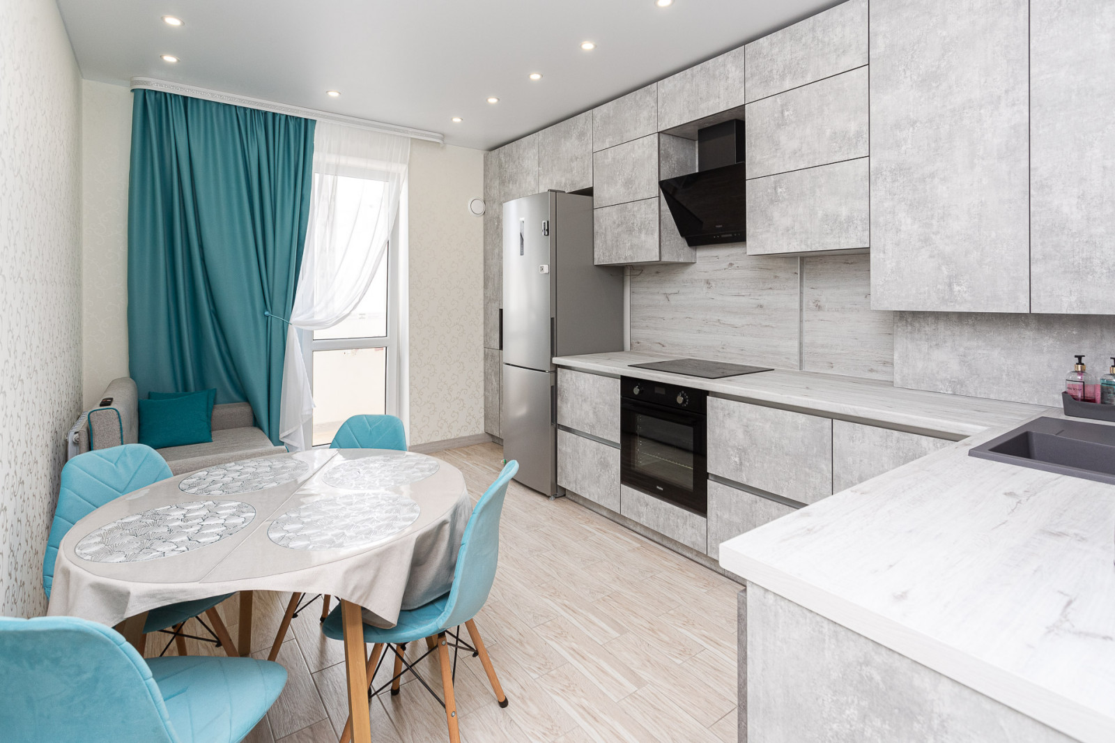 Современная кухня в сером цвете