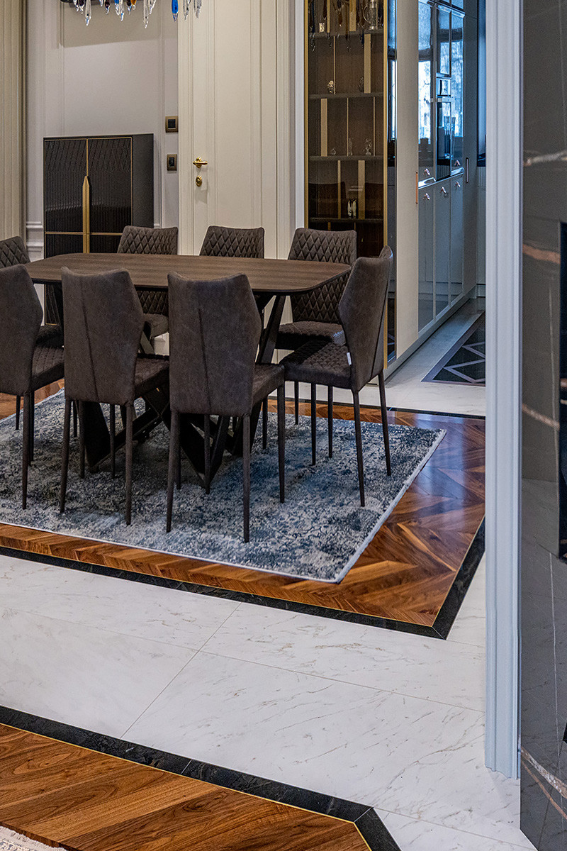 Камень, дерево, латунь. Частный дом в Софии