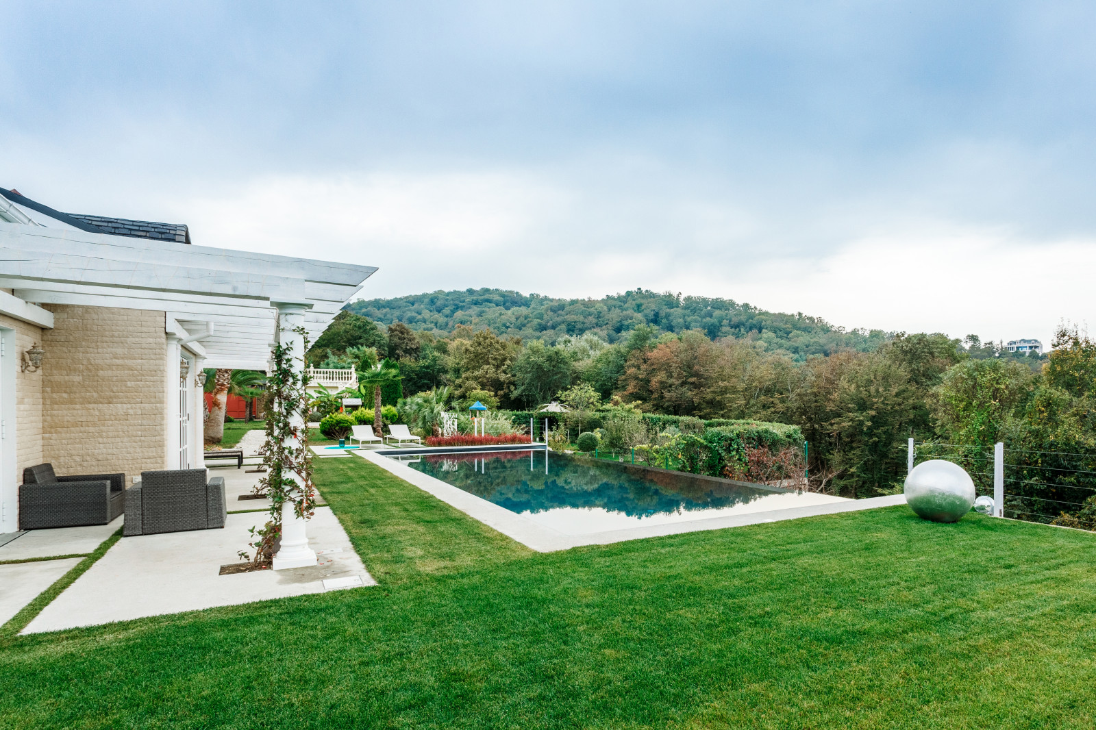 Бассейн переливного типа •Infinity• в Сочи.