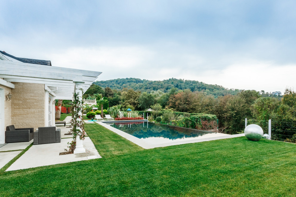 Бассейн переливного типа •Infinity• в Сочи.