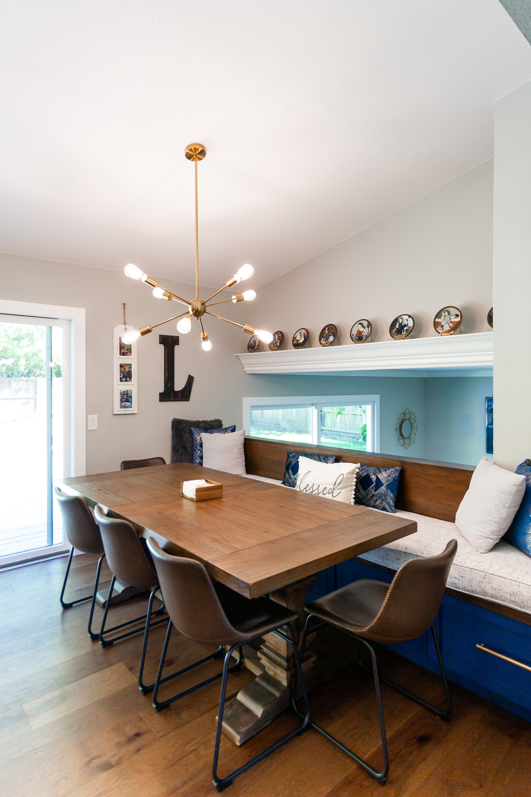 Stunning Kitchen w Blue Island