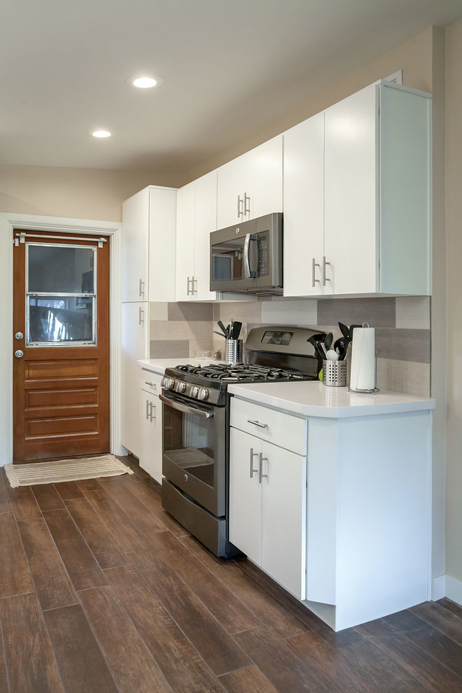 Inspiration for a transitional u-shaped porcelain tile open concept kitchen remodel in Phoenix with shaker cabinets, white cabinets, quartz countertops, multicolored backsplash, porcelain backsplash, an island, a farmhouse sink and stainless steel appliances