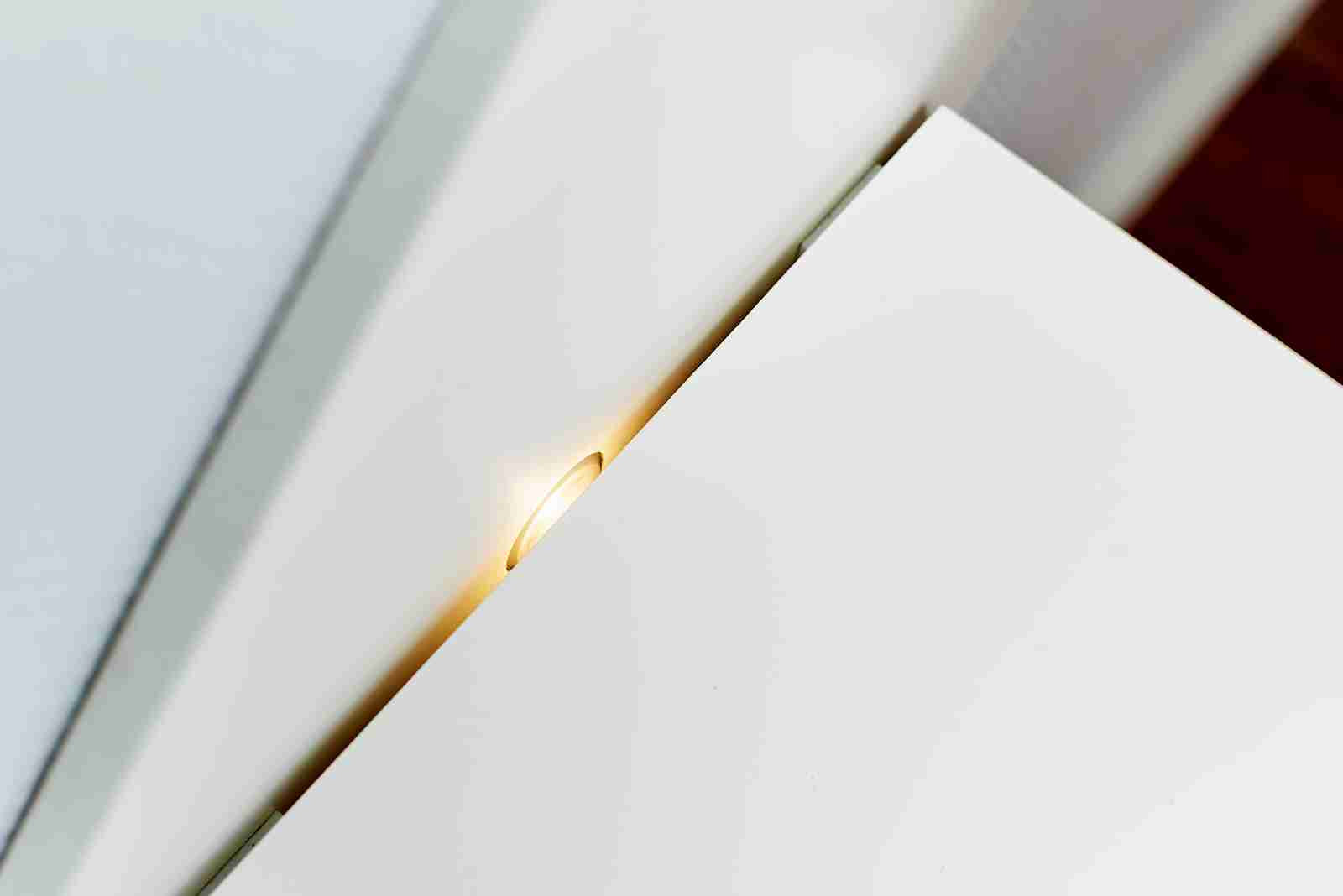 Лестница на тетиве со стеклянным ограждением