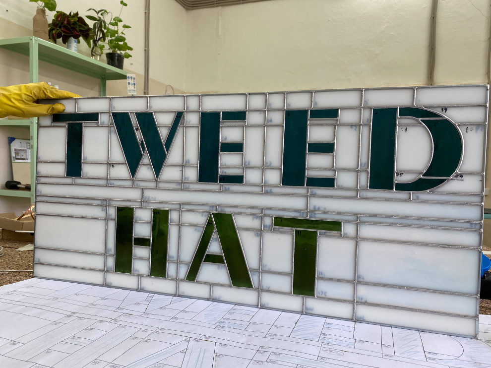 Витражные вывески