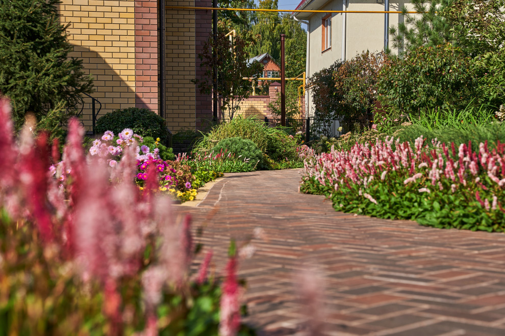 Сад в розовой дымке