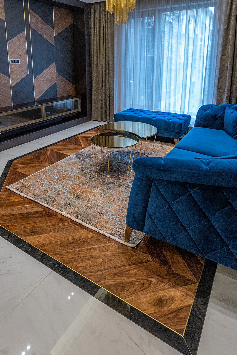 Камень, дерево, латунь. Частный дом в Софии