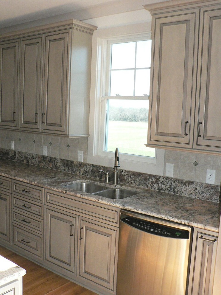 Kitchen - transitional kitchen idea in Orange County
