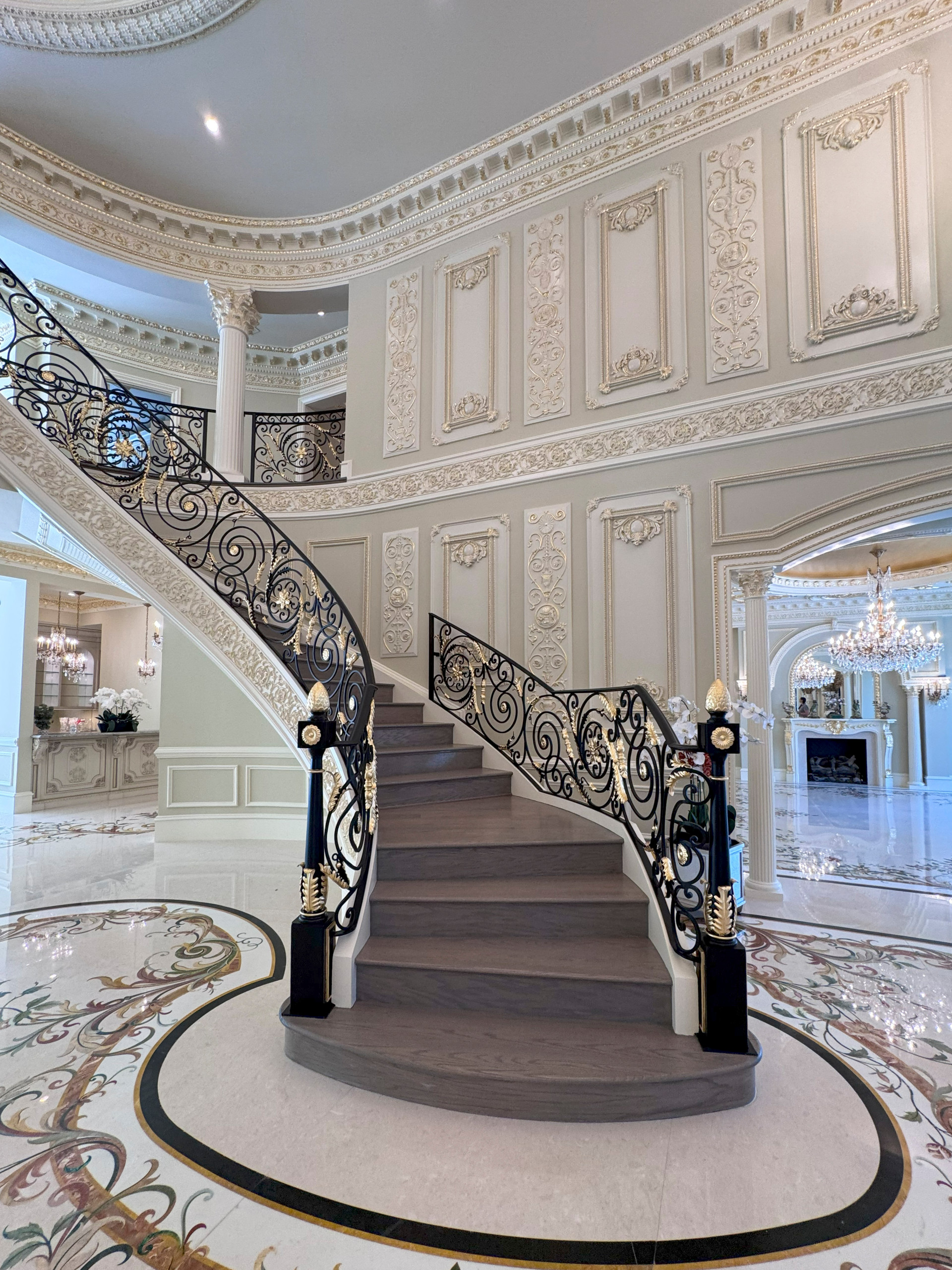 135_Vibrant Staircase with Touch of Historic Grandeur, Great Falls, VA 22066