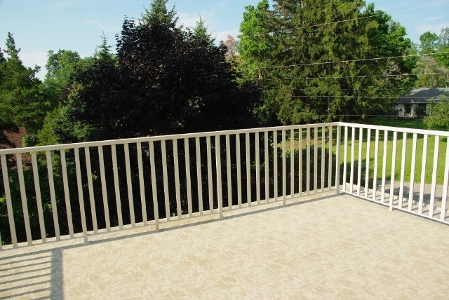 Example of a mid-sized backyard balcony deck design with no cover