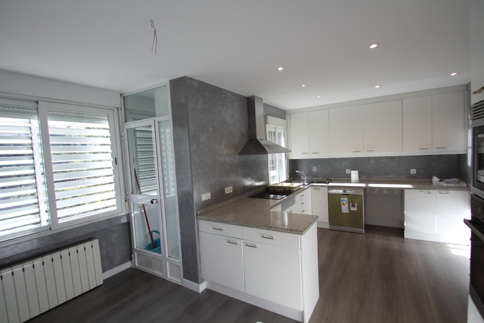 Kitchen - kitchen idea in Boston
