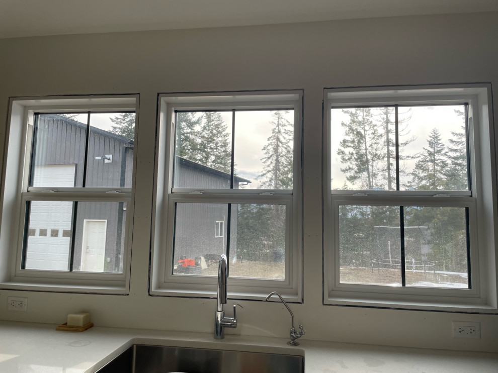 how to tile/trim the windows?