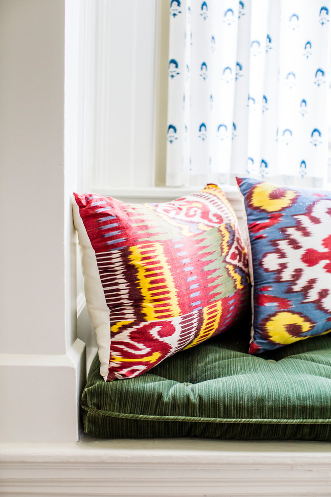 Inspiration for a mid-sized transitional home design remodel